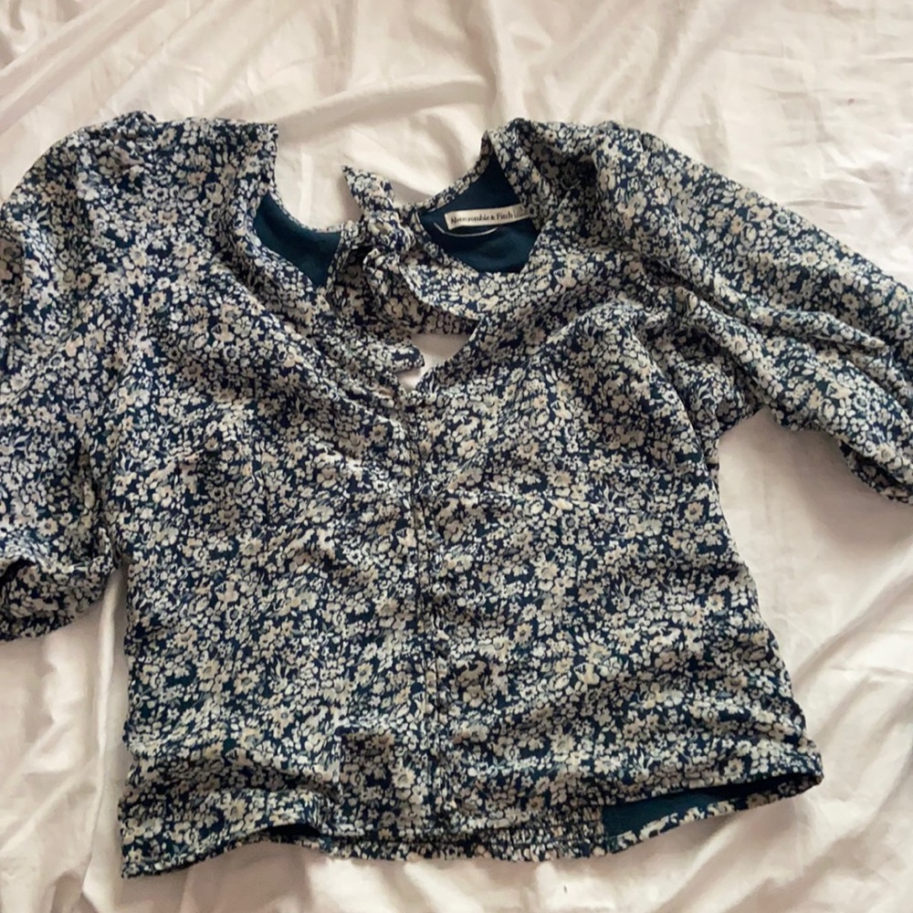 Abercrombie floral button top